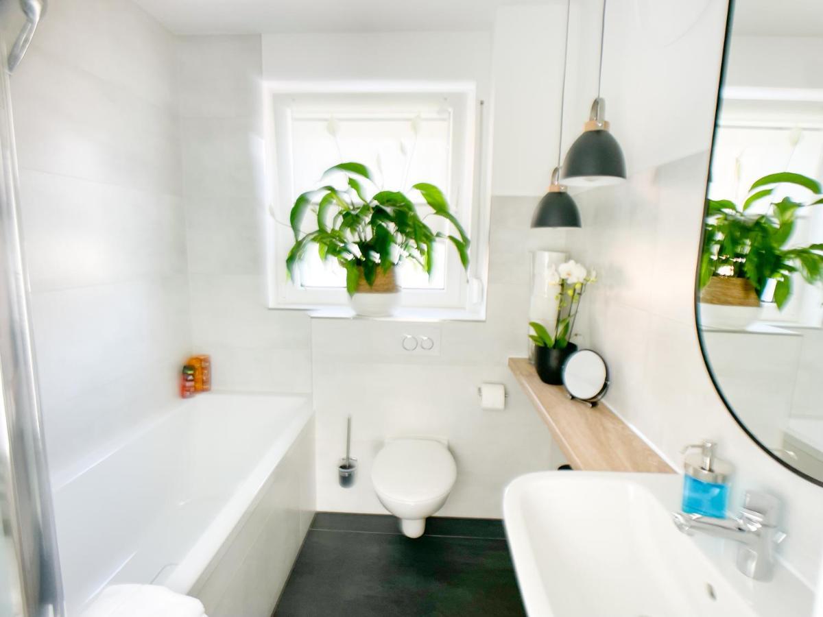 M-Style 02 Apartment Mit Balkon 24H Self-Check-In, Free Parking, Netflix Neurenberg Buitenkant foto