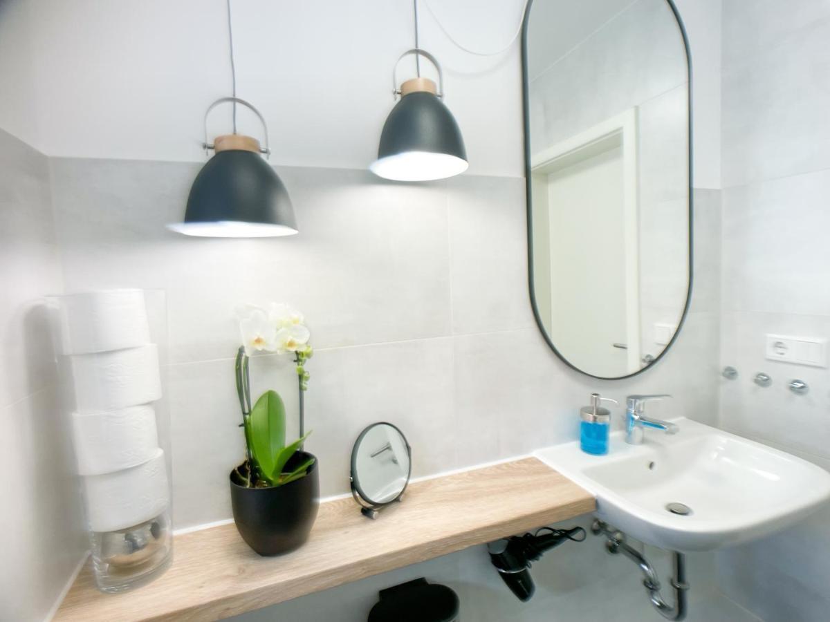 M-Style 02 Apartment Mit Balkon 24H Self-Check-In, Free Parking, Netflix Neurenberg Buitenkant foto
