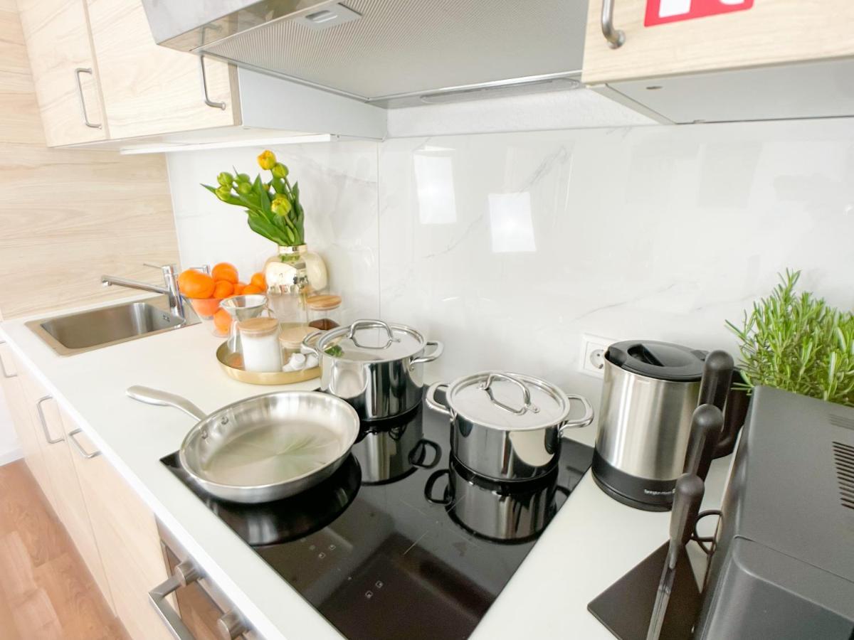 M-Style 02 Apartment Mit Balkon 24H Self-Check-In, Free Parking, Netflix Neurenberg Buitenkant foto