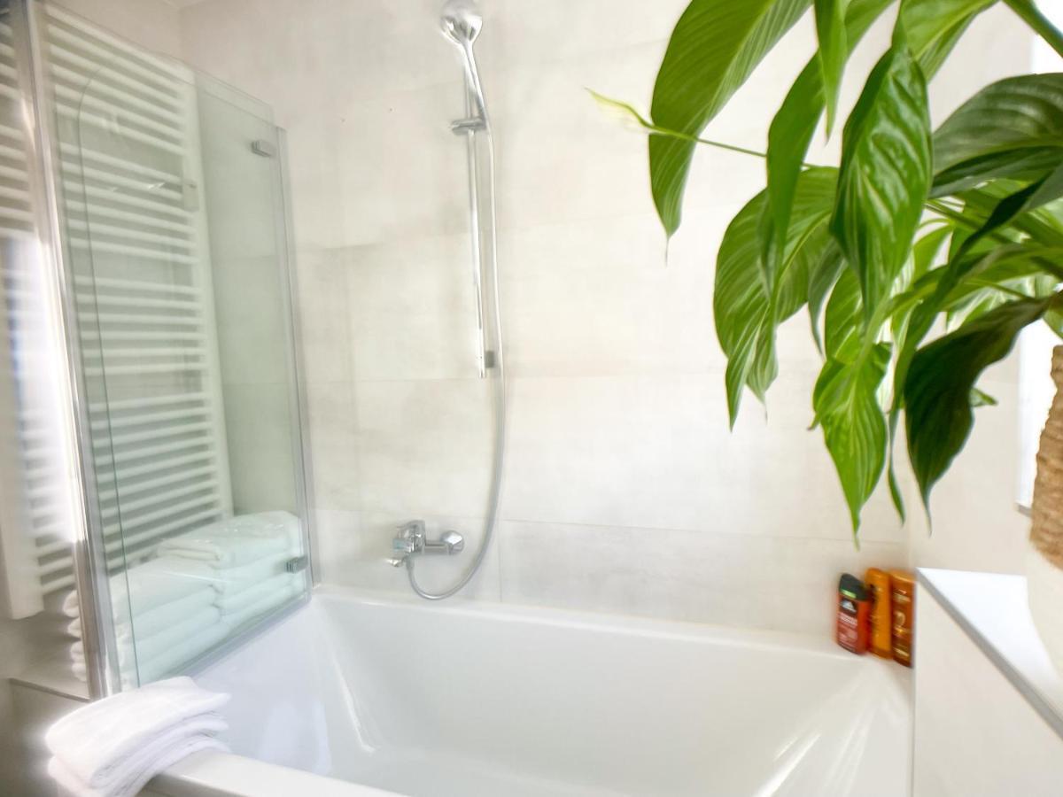 M-Style 02 Apartment Mit Balkon 24H Self-Check-In, Free Parking, Netflix Neurenberg Buitenkant foto